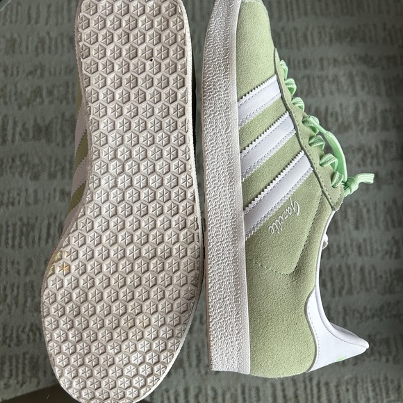Adidas Gazelle Sneaker, Light Green, Size 8 - Picture 4 of 15